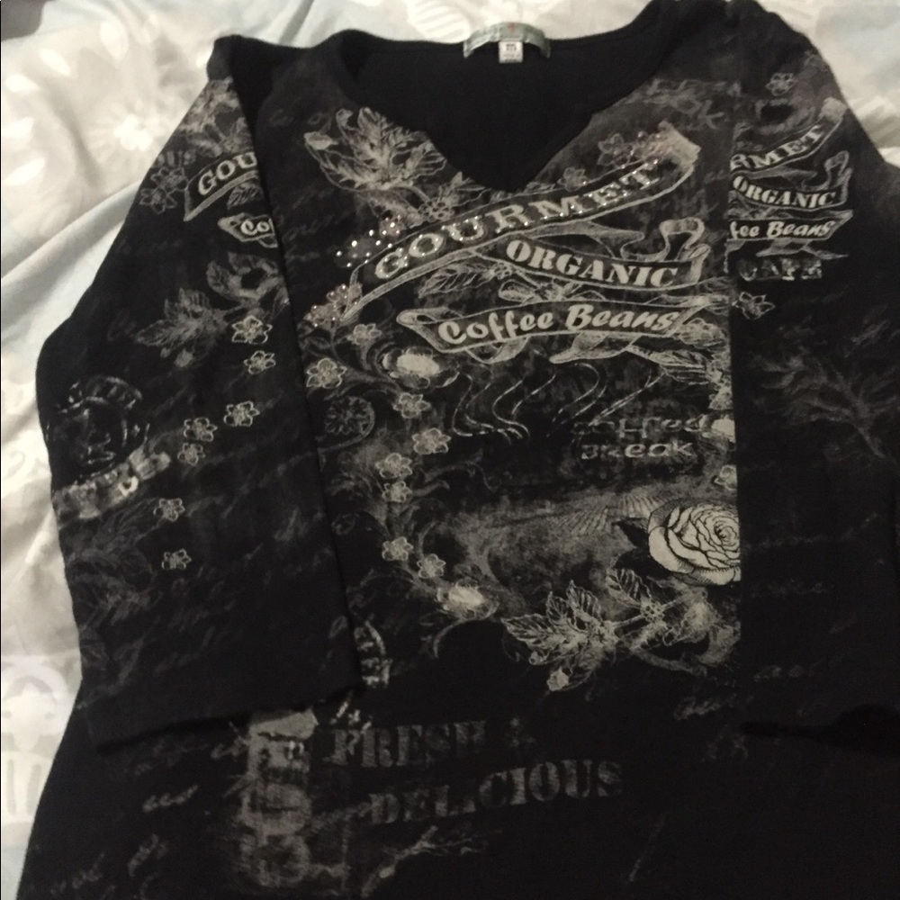 Black and white 3/4 sleeve shirt